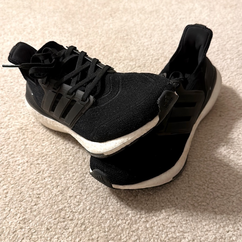 Women’s black sneakers